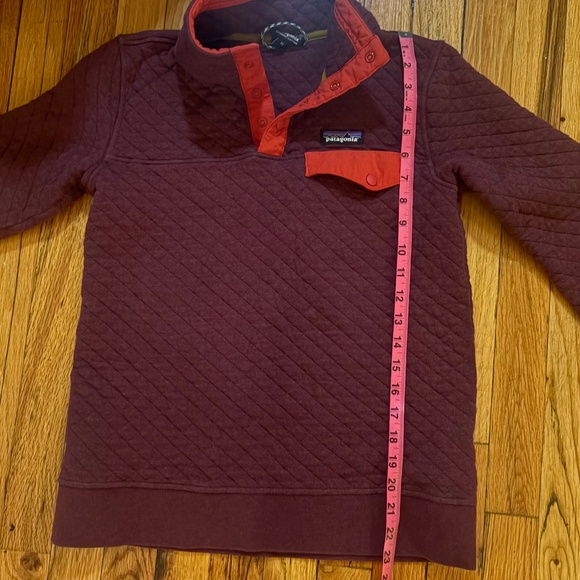Patagonia quilted 1/4 snap pullover in maroon with red trim - women's size XS - Picture 9 of 12